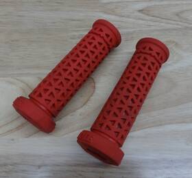 Ame 036544103709 Zone Flangeless Bmx Mtb Bicycle Grips - Made In Usa Red