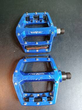 Black Ops 888571043509 Platform Bicycle Pedals Alloy 9/16 Anodized Blue Lightly Used Grippy