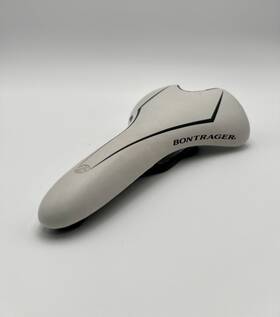 296267 Bontrager Inform R1 Saddle 146mm Wide White Cromoly Rail Great Condition