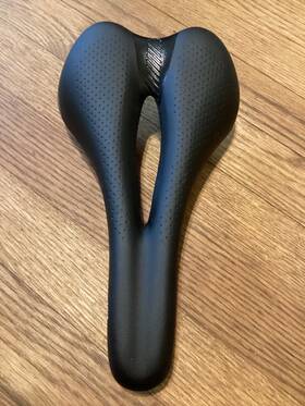 531101 Bontrager Ajna Comp Saddle 154mm Black Carbon Rails