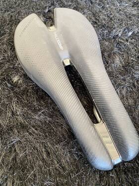 532581 Bontrager Hilo Comp Saddle - Black. Triathlon. Time Trial. Tt