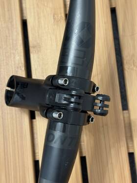 542465 Bontrager Kovee Xxx Carbon Handlebar 35mm Clamp 680mm Width 9 Back Sweep
