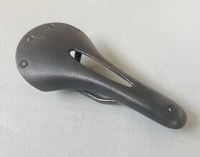 C203mca06300 Brooks England C13 Cambium Carved Carbon All-weather Saddle Black Regular 145m