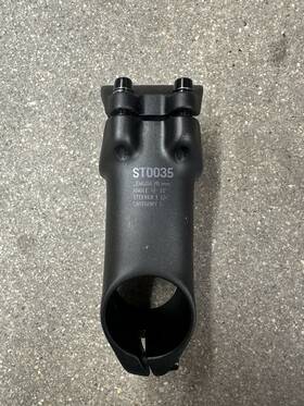 St0035 Canyon 70mm Stem Alloy Clamp /- 10 Degrees 1 1/4 Inch Steerer Category
