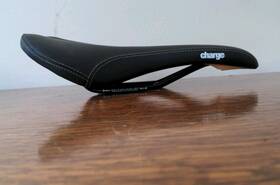 Ch5211 Charge Spoon Leather Bicycle Saddle Black With White Logo Road Mountain Xc Enduro