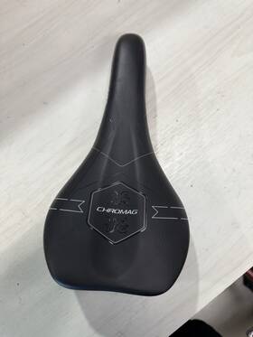 130-013-002 Chromag Lift Saddle Synth Top Crmo Rails - Black/gray
