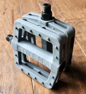 Cn4530blk Cinema Bmx Tilt 9/16 Pc Pedals Wide Platform Heat Treated Chromoly Spindle