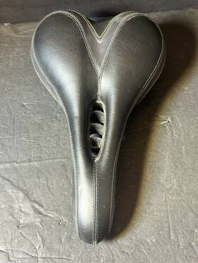 2603 Cloud-9 888571077115 Viscount Bicycle Comfort Seat M Memory Foam Air Flow Channel Black