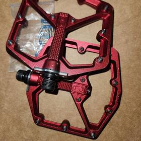 16003 Crank Brothers Stamp 7 Large Red Pedals Platform Aluminum - Open Package