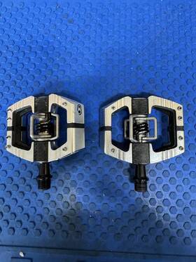 16749 Crankbrothers Crank Brothers Mallet E Ls Dual Sided Clipless Pedals With Platform 9/16 Inch Silver