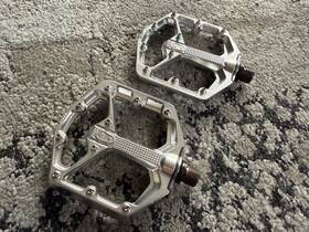 K2216747 Crankbrothers Stamp 7 Flat Bike Pedals High Polish Silver Small