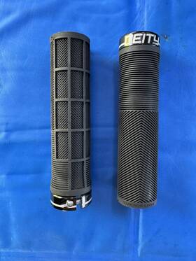 26-knl-bk Deity New Knuckleduster Grips 132mm Black Pair