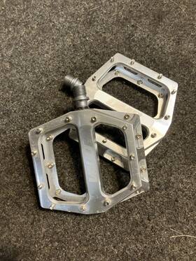 Dmr Dmr-vault-s2 Vault Mtb Pedals Silver Billett Sealed Bearings 9/16 - Excellent Used Cond