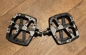 Pd2upa-100 E Thirteen Plus Flat Pedals Aluminum Body 22 Pins Color Black E-thirteen Nice