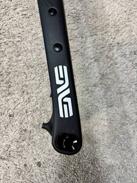 200-2002-101 Enve Mountain Fork Carbon 29 Inch Disc 1 1/2 Tapered 15x 110mm Ta 44/52mm With Fender