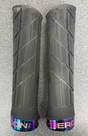 42411161 Ergon Ge1 Evo Factory Grips - Frozen Stealth/oil Slick Lock-on