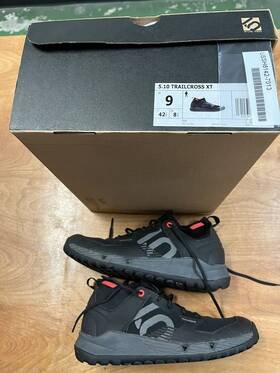 Fu7541-9 Five Ten Trailcross Xt Flat Shoes - Mens Core Black / Gray Four Solar Red 9
