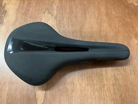 Fizik 021890455666 Antares R1 Open Saddle Relief Channel Carbon Large