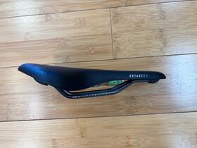 70d7s00a23a22 Fizik Antares R3 Open Saddle Kium Rails 140 Mm Black Lightly Used