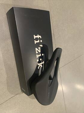 70e0sa13a22 Fizik Argo Tempo R3 Saddle 160mm Black Kium Rails - Endurance Road Race