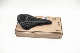 70f2d00a0p002 Fizik Vento Argo R1 Adaptive Saddle - Carbon 150mm Black