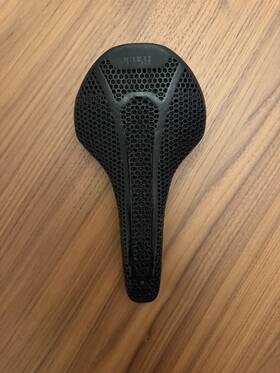 70f6d00a0p002 Fizik Vento Antares R1 Adaptive Saddle - 3d Printed Carbon Rails 140mm