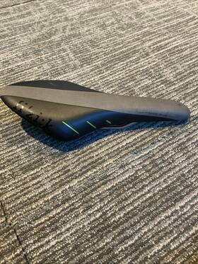 74b5swsa09f04 Fizik Arione R3 Saddle - Black 126mm Width Kium Rails Microtex Cover