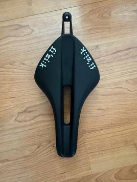75f4s00a13a25 Fizik Transiro Aeris Short Distance R3 Saddle - Kium 135mm Black