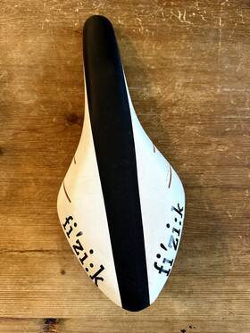 F1442130 Fizik Arione R3 Saddle Kium Rails