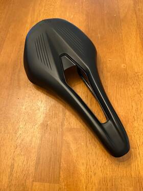 F1923140 Fizik Vento Argo R3 Saddle Kium Rails - 140mm Width