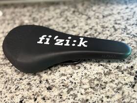 F1950130 Fizik Gravita Alpaca X5 Downhill Mountain Bike Saddle Black 130mm