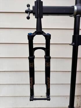 910-21-332 Fox 32 2025 Stepcast Performance Fork - 29 Inch 100 Mm Boost Axle Kabolt