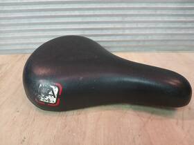 Free Agent 756928410758 2005 Railed Padded Vinyl Bmx Bicycle Seat Saddle Velo 9.5 Inch X 7