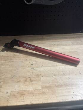 15.08.01 Funn Blockpass 30.9 Seatpost Red