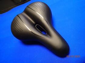 120000033 Giant Contact City Saddle