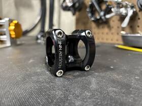 Sa35bb40 Industry Nine A35 Stem Length 40mm Clamp 35mm /-8 Deg 1 1/8 In Black Aluminum