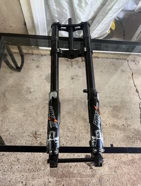 K20221111053 Manitou Dorado Pro Suspension Fork 26in 200mm Travel Lockout Black/white/orange