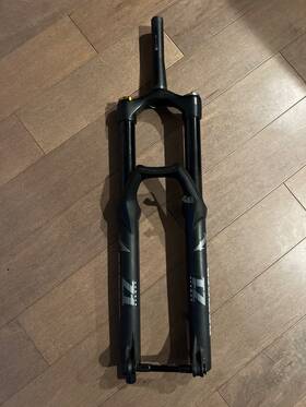 912-01-058 Marzocchi Bomber Z1 27.5 Inch 180mm 15x110mm 44mm Grip Mtb Fork