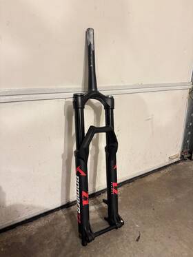 912-01-163 Marzocchi Bomber Z1 - 27.5 Inch 140mm Grip Damper 15x110 Axle 44mm Rake