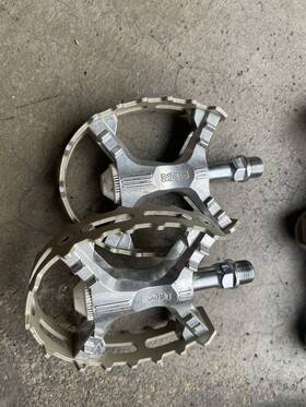 355626 Mks Bear Trap Pedals Champagne Color