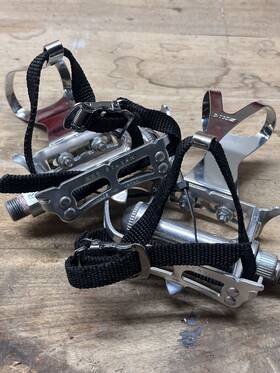 Mks 560369001040 Sylvan Road Pedals With Toe Clips Aluminum 9/16 Inch Silver