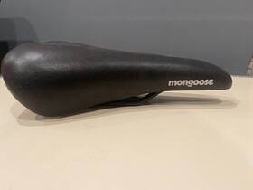 621-2 Mongoose Bmx Black With White Logo Bike Saddle/seat Used