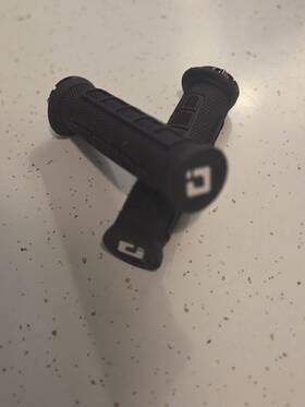D33ephb Odi Elite Pro Grips - Black Lock-on Used Once