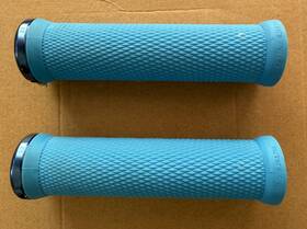 D33mtb-b Odi Elite Motion Lock-on Mtb Grips Light Blue/blue 130 Mm