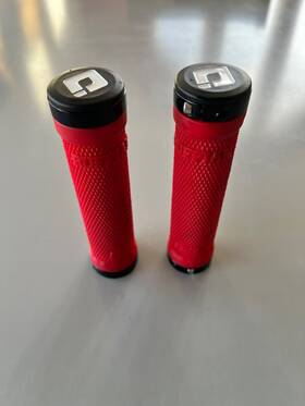 D33rfdr-r Odi Ruffian Lock-on Grips - Red