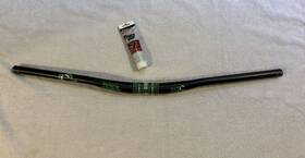 431.8w185 Raceface Hb12sxcl3/431.8w185 Sixc Handlebar 31.8 Race Face Black And Green W Carbon Fiber Paste
