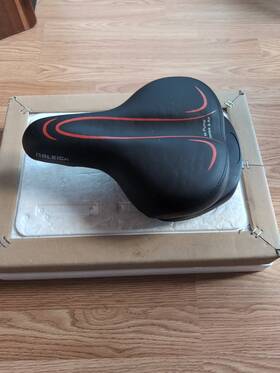 54420 Raleigh Air Pump Bike Seat- Ultra Comfort Saddle With Adjustable Firmness