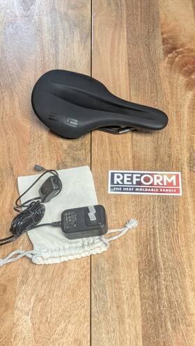 Reform 628942132261 Seymour Carbon Moldable Saddle - Enve Includes Charger