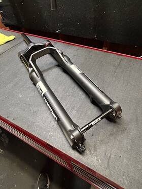 00.4021.081.006 Rockshox Domain Gold Isolator Rc3 Suspension Fork - 29 Inch 160 Mm 15 X 110