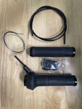 00.4318.024.000 Rockshox Twistloc Full Sprint Remote - Left And Right Grips Fits Metric Rear